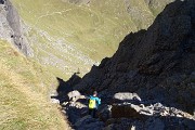 64 Scendendo il ripido canalino